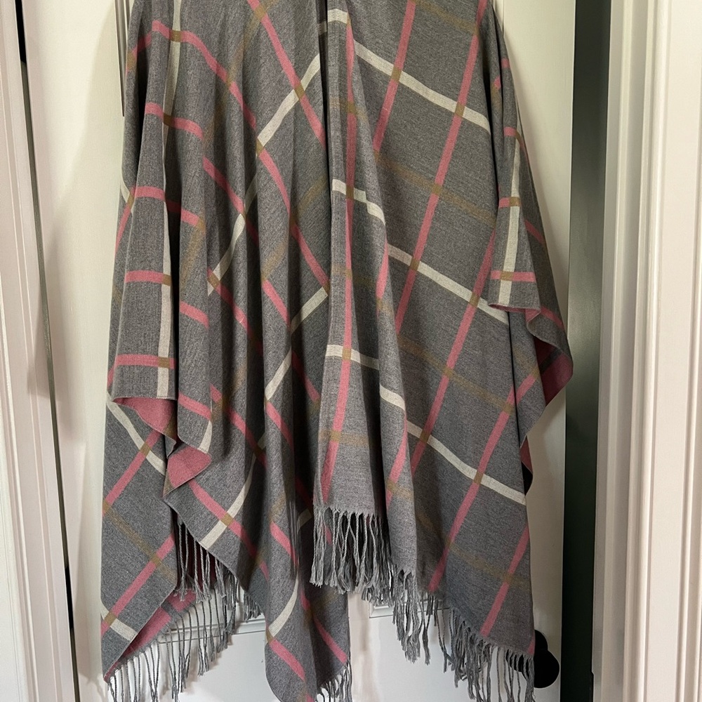 Gray Plaid Fringe Shawl
